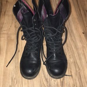 Combat boots
